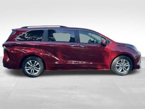 Used 2022 Toyota Sienna XLE w/ XLE Plus Package AWD/4WD image 6