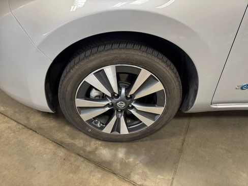 Used 2017 Nissan Leaf SV FWD image 26