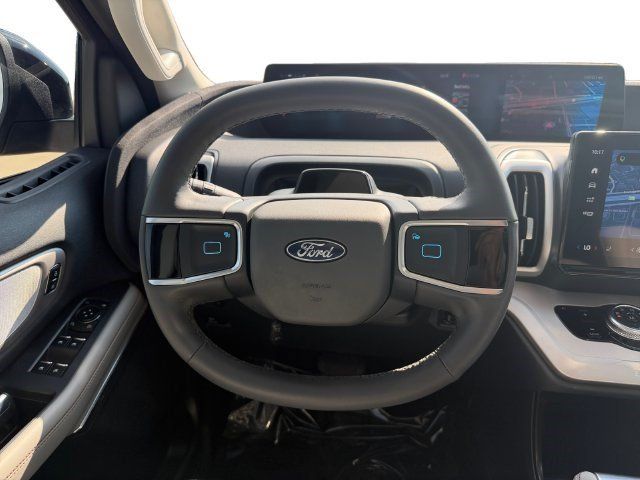Used 2025 Ford Expedition Active RWD image 13