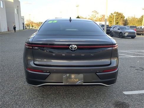 Used 2023 Toyota Crown Limited image 5