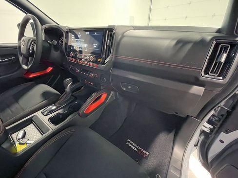 Used 2025 Nissan Frontier PRO-4X image 27
