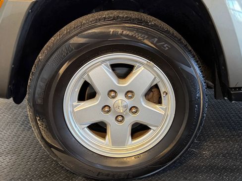 Used 2007 Jeep Liberty Sport image 9