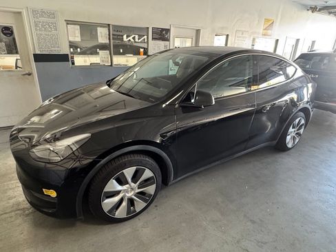 Used 2022 Tesla Model Y Long Range AWD/4WD image 2