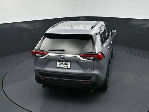 Used 2022 Toyota RAV4 LE AWD/4WD image 17