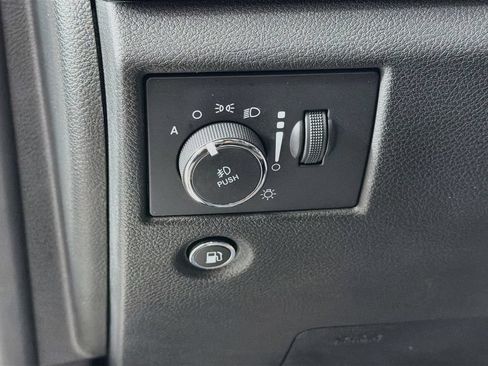 Used 2022 Jeep Grand Cherokee Limited w/ Tech Group AWD/4WD image 10