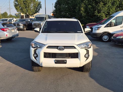 Used 2022 Toyota 4Runner SR5 AWD/4WD image 11