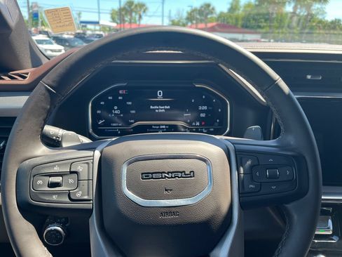 Used 2024 GMC Sierra 1500 Denali w/ Technology Package AWD/4WD image 15
