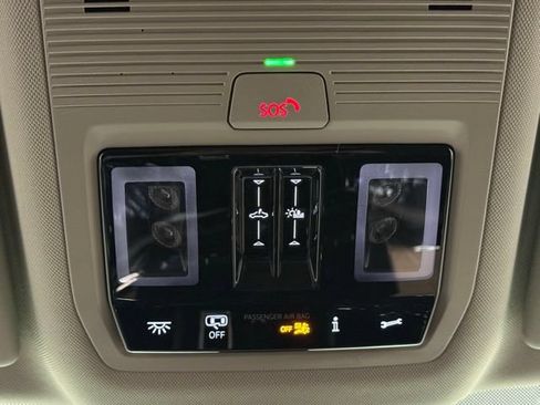 Used 2024 Volkswagen Atlas SE FWD image 31