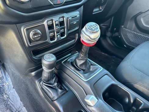 Used 2019 Jeep Wrangler Unlimited Sport S image 25