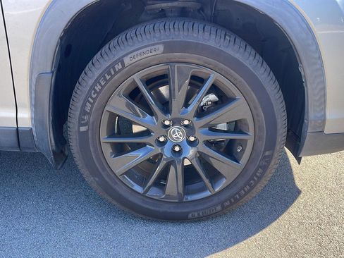Used 2019 Toyota Highlander SE image 9
