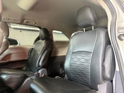 Used 2021 Toyota Sienna LE FWD image 13