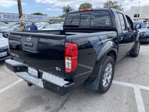 Used 2020 Nissan Frontier SV RWD image 6