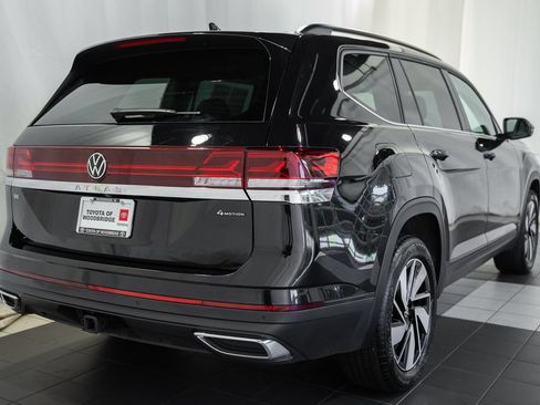 Used 2025 Volkswagen Atlas SE AWD/4WD image 4