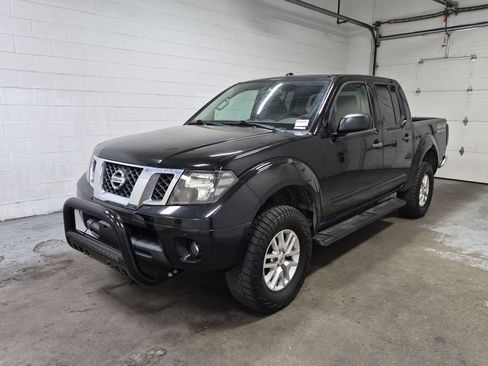 Used 2014 Nissan Frontier SV w/ SV Value Truck Package AWD/4WD image 11