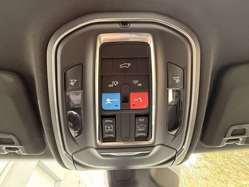 Certified 2025 Jeep Grand Cherokee Altitude image 22