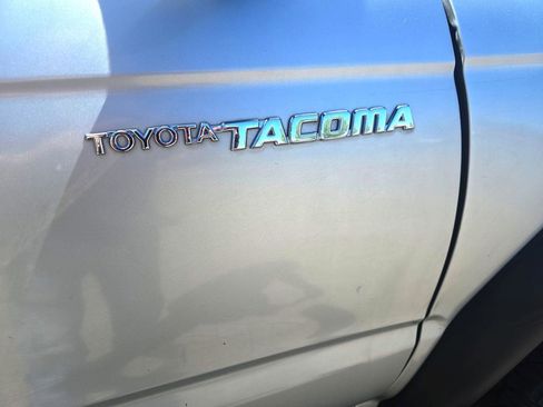 Used 2001 Toyota Tacoma w/ SR5 Package AWD/4WD image 31