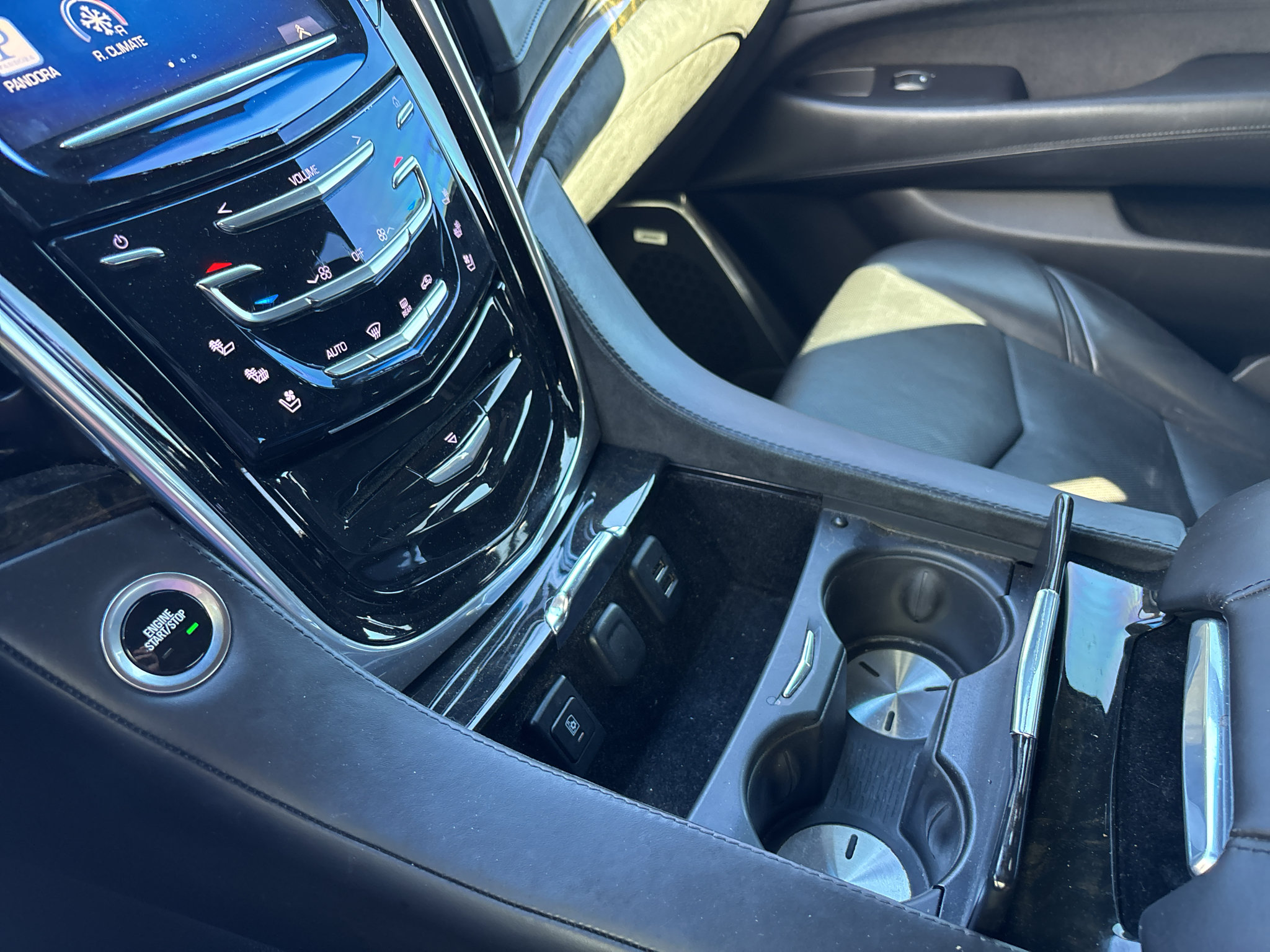 Used 2015 Cadillac Escalade Platinum AWD/4WD image 24