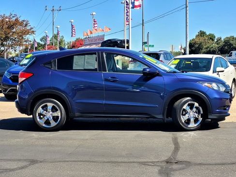 Used 2017 Honda HR-V EX image 3