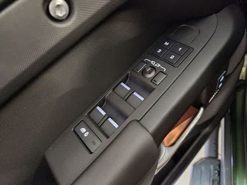 New 2026 Land Rover Defender 110 X-Dynamic SE AWD/4WD image 38