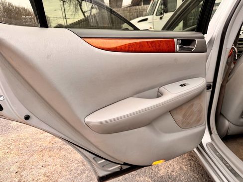 Used 2005 Lexus ES 330 image 15