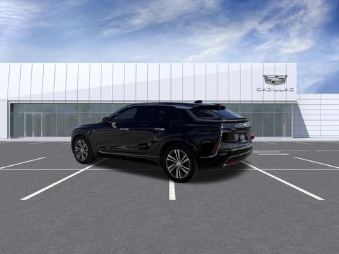 Certified 2024 Cadillac Lyriq Luxury AWD/4WD image 4