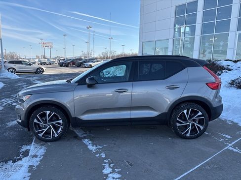 Used 2022 Volvo XC40 T5 R-Design w/ Climate Package image 10