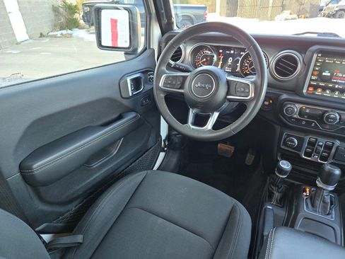 Used 2023 Jeep Gladiator Overland image 12