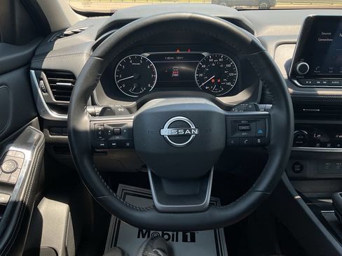 Used 2025 Nissan Rogue SV FWD image 28