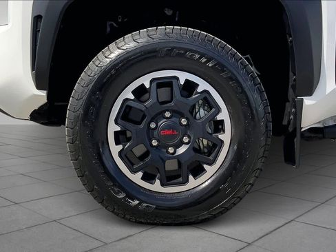 Used 2024 Toyota Tacoma TRD Off-Road image 10