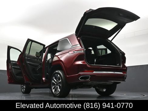 Used 2025 Jeep Grand Cherokee Overland w/ Adv Protech Group III AWD/4WD image 37
