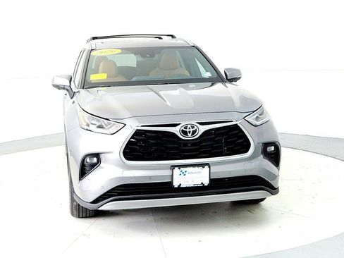 Certified 2026 Toyota Highlander Platinum AWD/4WD image 8