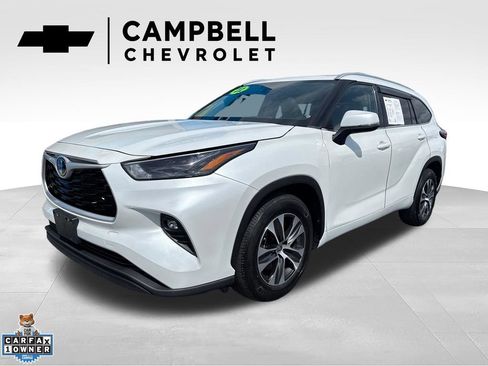 Used 2022 Toyota Highlander XLE FWD image 1