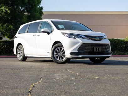 Used 2021 Toyota Sienna LE