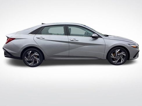 Used 2025 Hyundai Elantra SEL FWD image 14