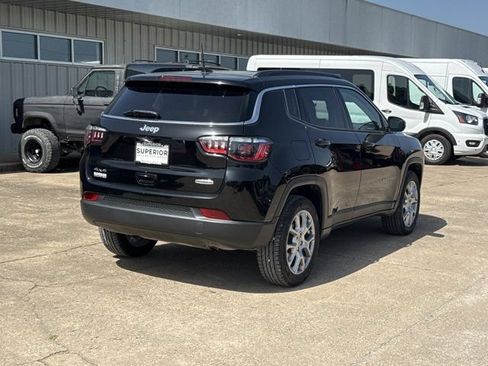 Used 2022 Jeep Compass Latitude AWD/4WD image 3