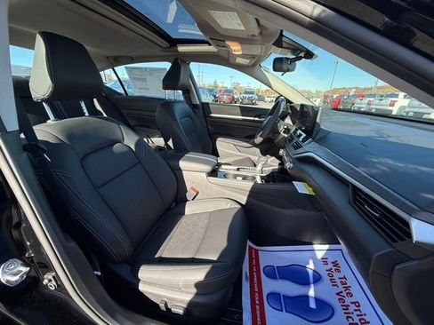 New 2025 Nissan Altima 2.5 SL image 17