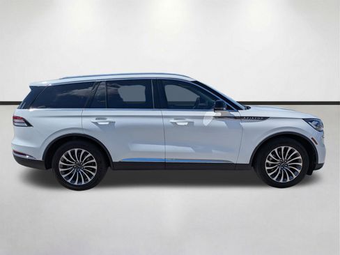 Used 2023 Lincoln Aviator 2WD w/ Premium Package image 3
