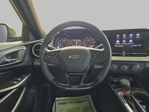 Used 2025 Chevrolet Trax RS w/ Sunroof Package FWD image 17