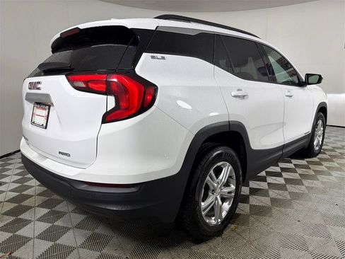 Used 2020 GMC Terrain SLE w/ Driver Convenience Package image 4