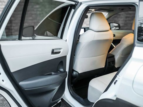 Certified 2023 Toyota Corolla Cross L image 21