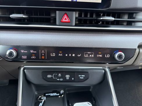New 2027 Kia Carnival EX FWD image 14