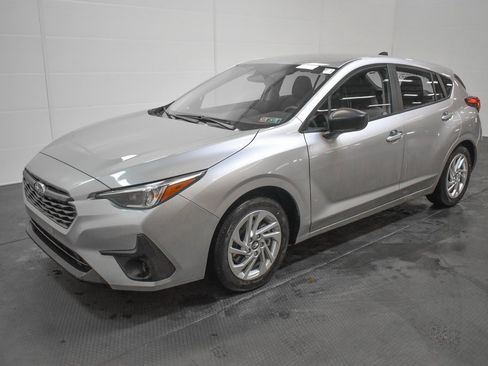 Certified 2025 Subaru Impreza 2.0i image 3