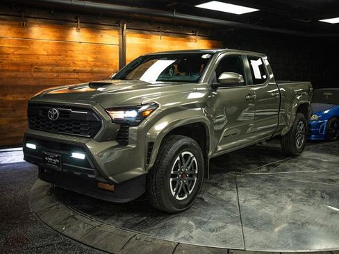 Used 2024 Toyota Tacoma TRD Sport w/ TRD Sport Upgrade Package image 2