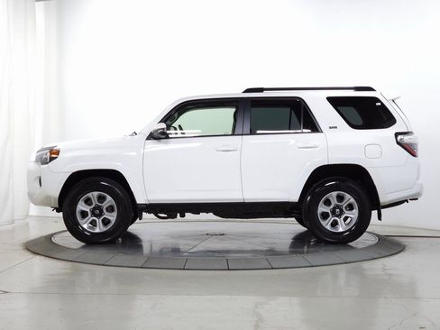 Used 2019 Toyota 4Runner SR5 Premium image 3