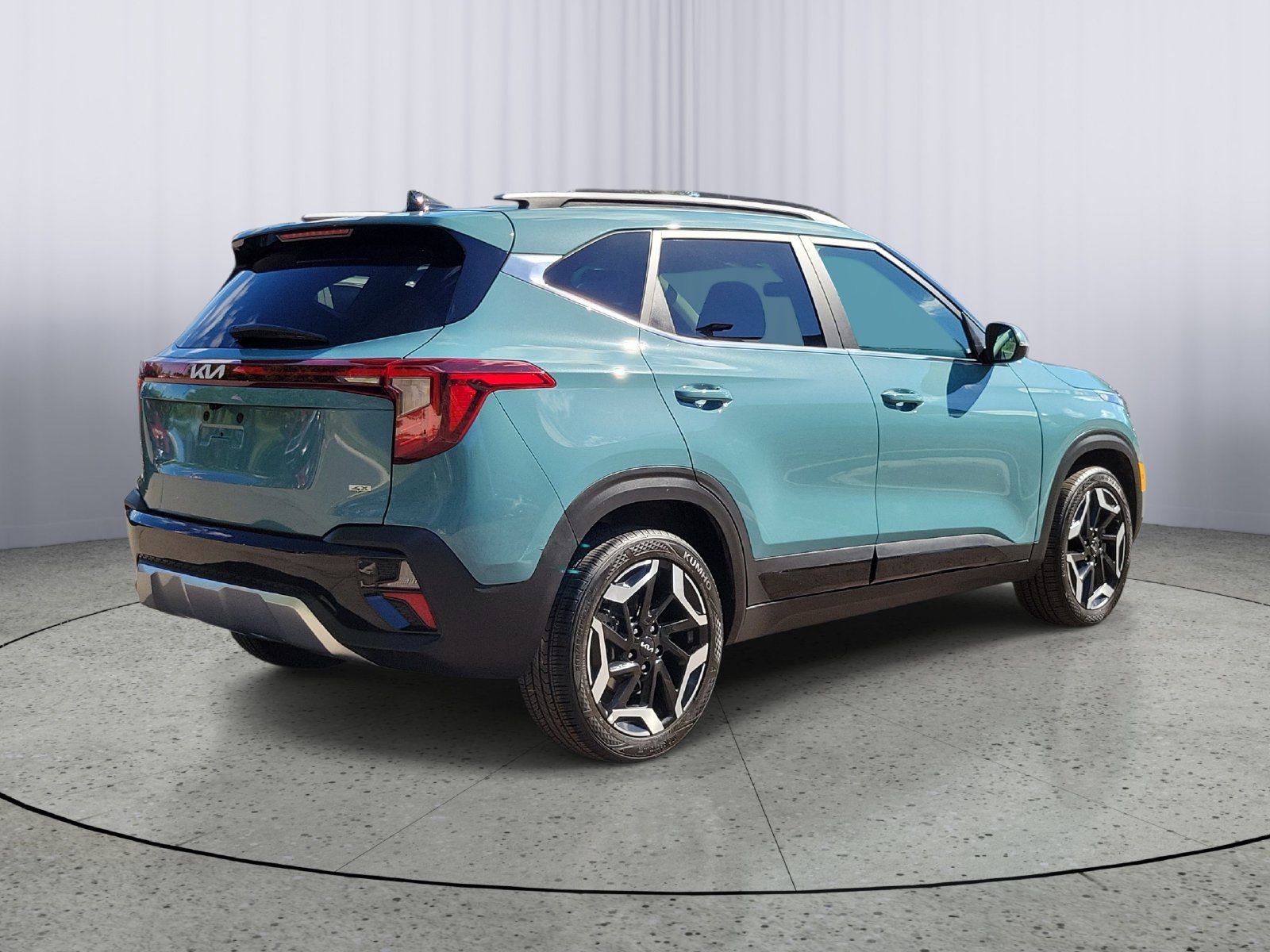 Certified 2024 Kia Seltos SX w/ SX Sunroof Package AWD/4WD image 3