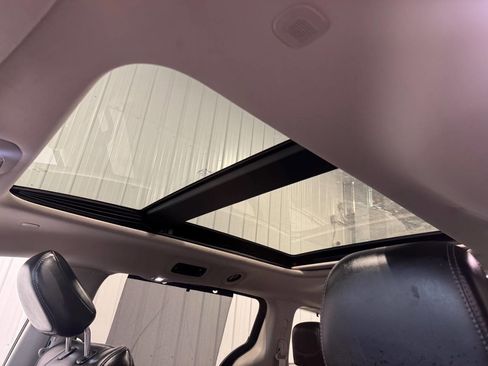 Used 2019 Chrysler Pacifica Limited image 10