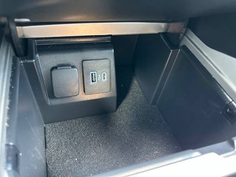 Used 2022 Ford Explorer XLT RWD image 31
