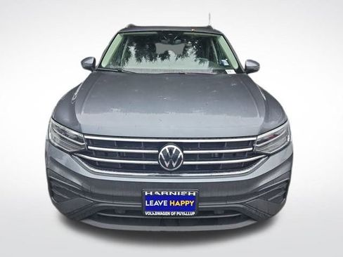 Used 2024 Volkswagen Tiguan SE image 2