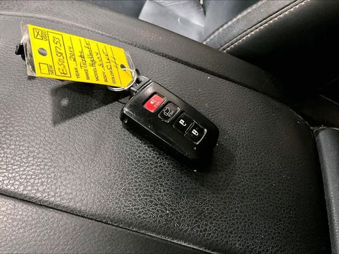 Used 2014 Toyota Highlander XLE image 15