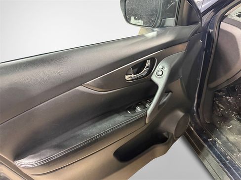 Used 2015 Nissan Rogue SV w/ SV Moonroof Package image 14